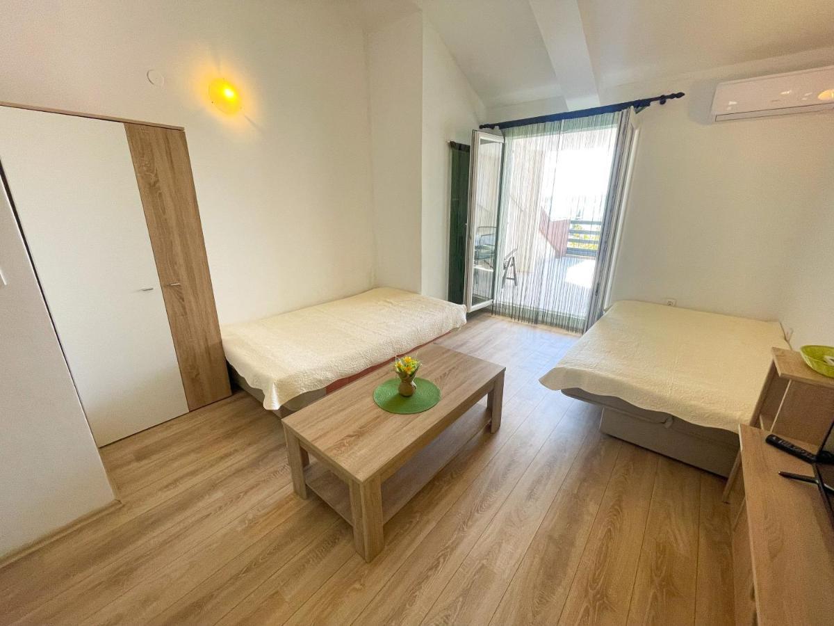 Apartmani Milan 茨里克韦尼察 外观 照片