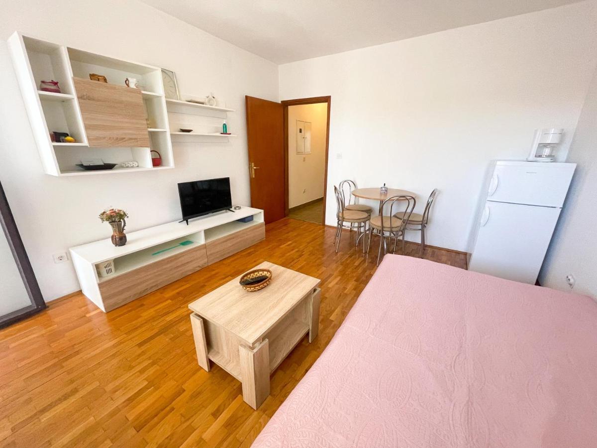 Apartmani Milan 茨里克韦尼察 外观 照片