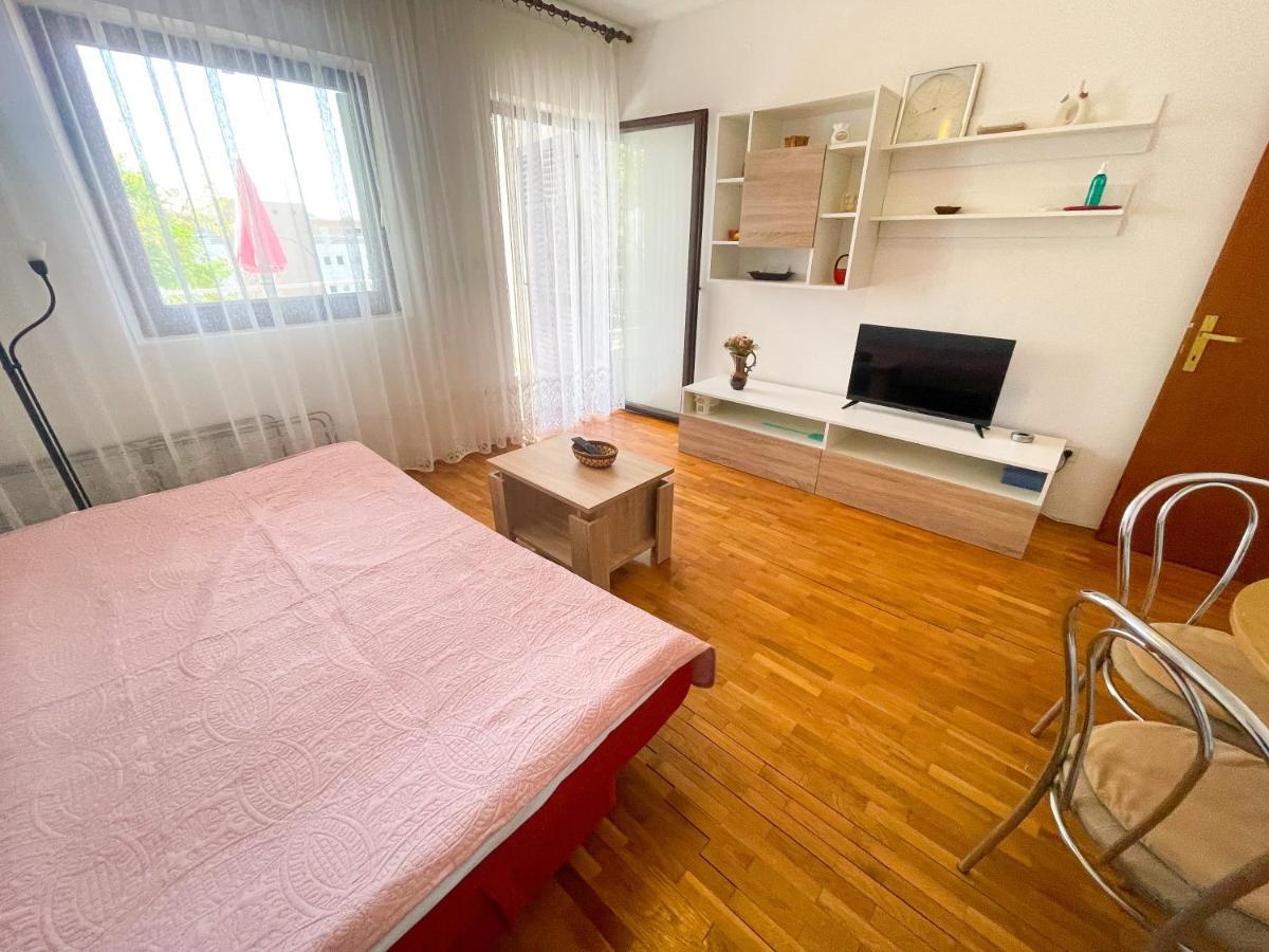 Apartmani Milan 茨里克韦尼察 外观 照片