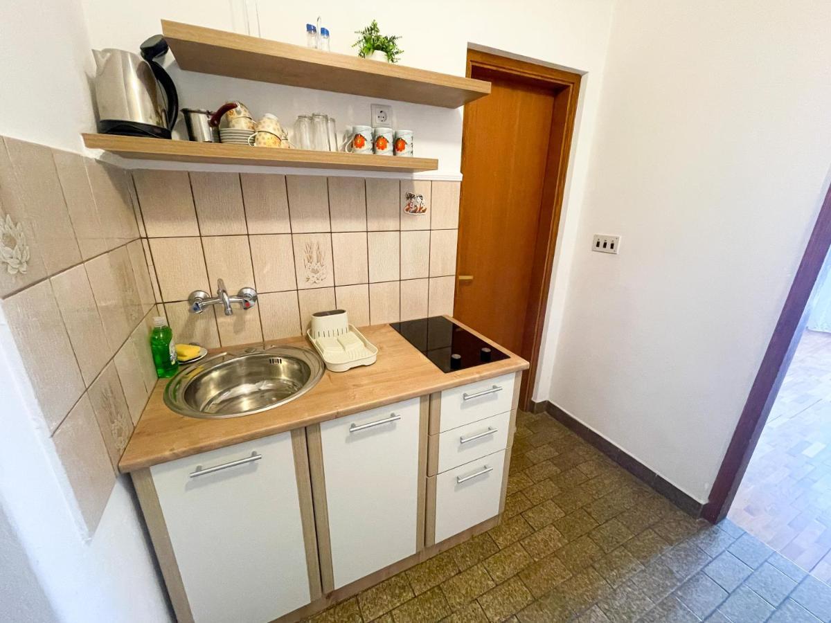 Apartmani Milan 茨里克韦尼察 外观 照片