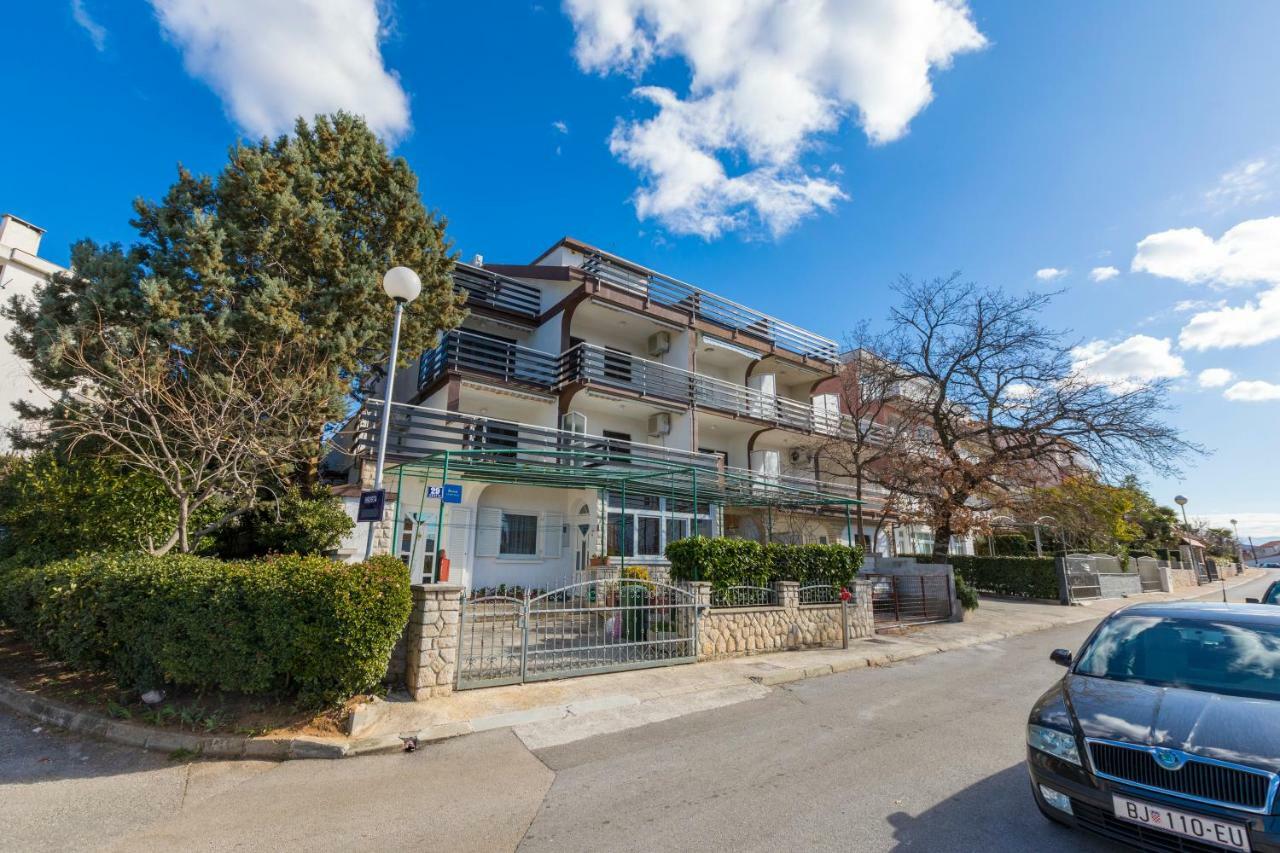 Apartmani Milan 茨里克韦尼察 外观 照片
